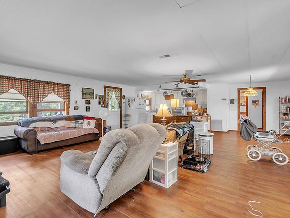 3rd image of 934 Rocky Ridge Rd