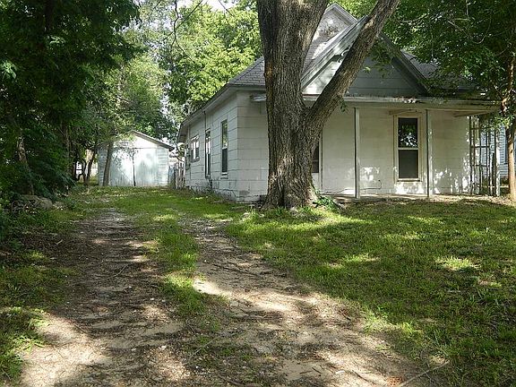 2nd image of 521 N 7th St