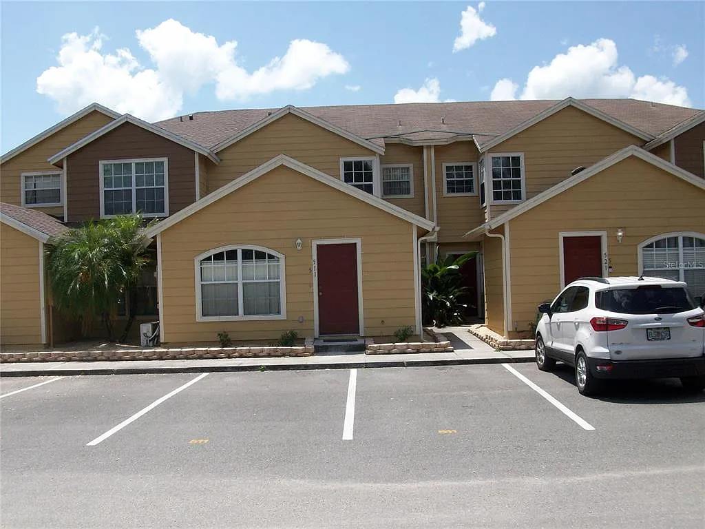 3 bed, 2.0 bath, 1811 sqft, $1,700 — Photo 1