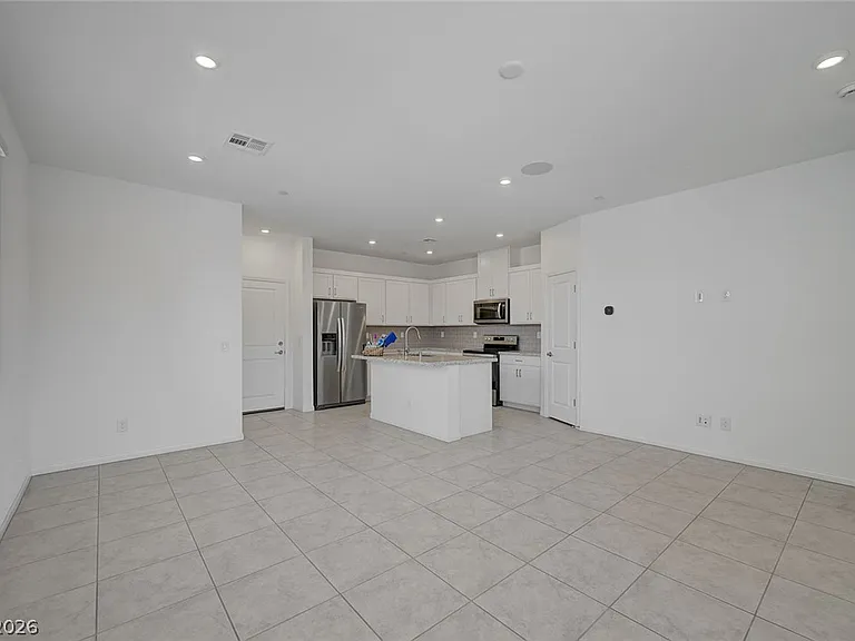 242 Freeport View Pl — Photo 2