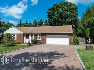 30 Chicory Ln, Huntington, NY 11743