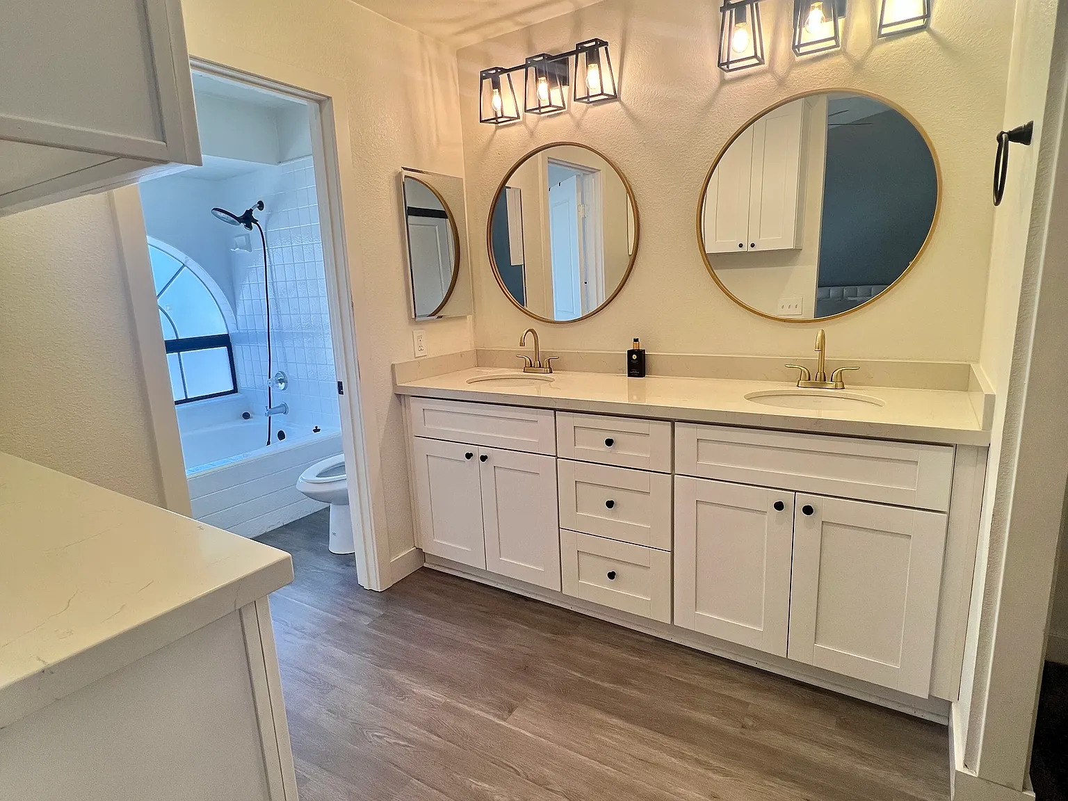 3 bed, 2.5 bath, 1523 sqft, $4,200 — Photo 2