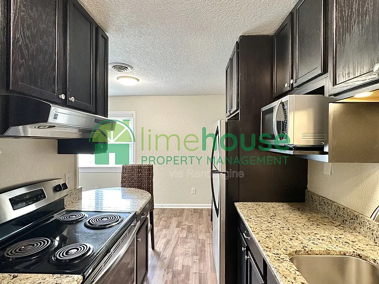 909 Leisure Sq #201 — Photo 3