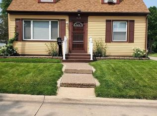 1128 28th St, Bettendorf, IA 52722
