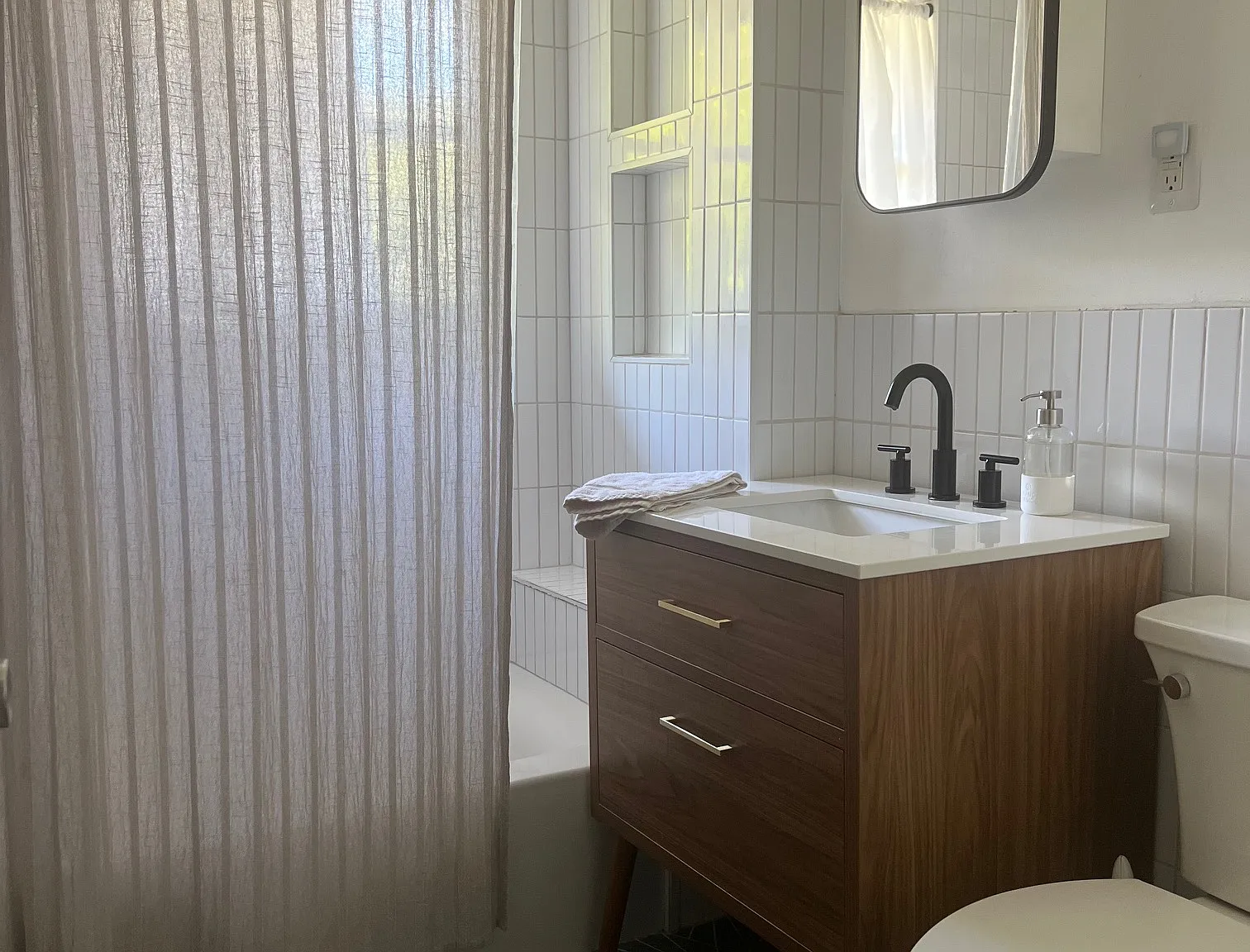 3 bed, 910 sqft, $2,800 — Photo 3