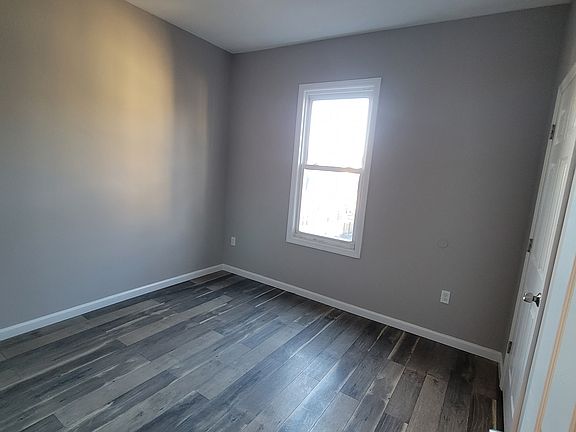 4th image of 5-298 Halstead St #6