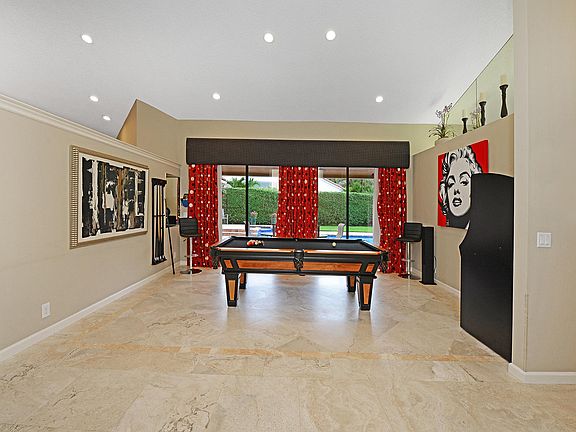 Home For Sale In Woodfield Country Club