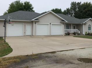 314 N Logan St, Stronghurst, IL 61480