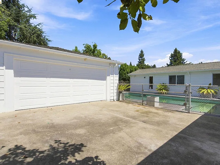 26 Dudley Ct — Photo 33