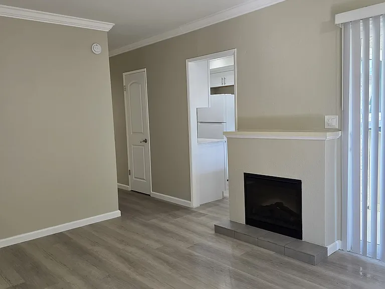 Chateau Gardens Apartments — Photo 21