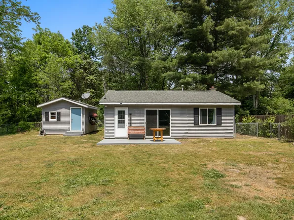 10126 Deer Sight Dr, Middleville, MI 49333