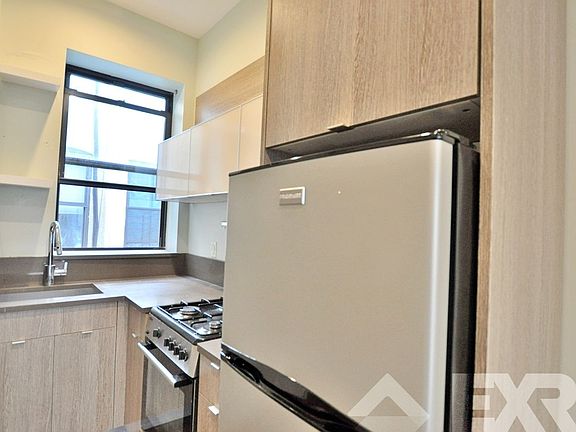 3rd image of 903 Saint Johns Pl #D3