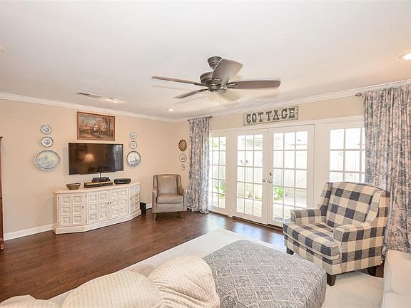 2nd image of 6325-6325 Del Monte Dr