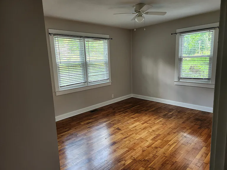 145 Crestview Dr — Photo 6