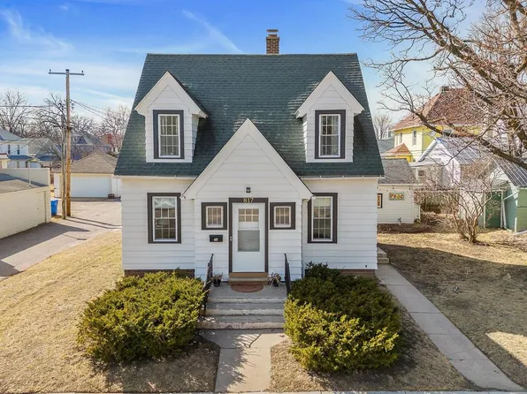 817 Broadway Street, Baraboo, WI 53913