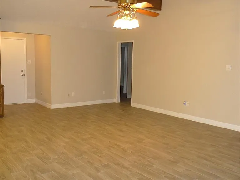 14223 Whitecross Dr — Photo 31