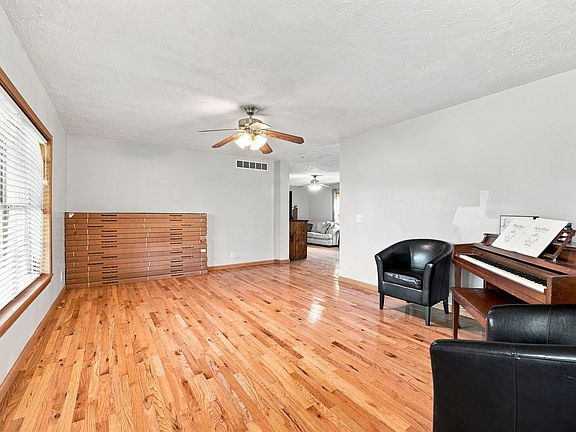 5th image of 415 E Hamilton St