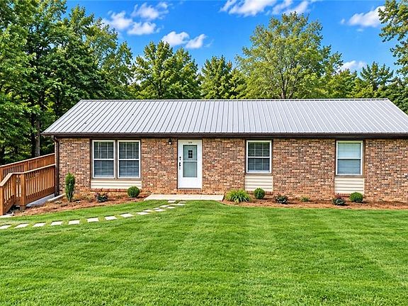 3rd image of 359 Ruritan Park Rd