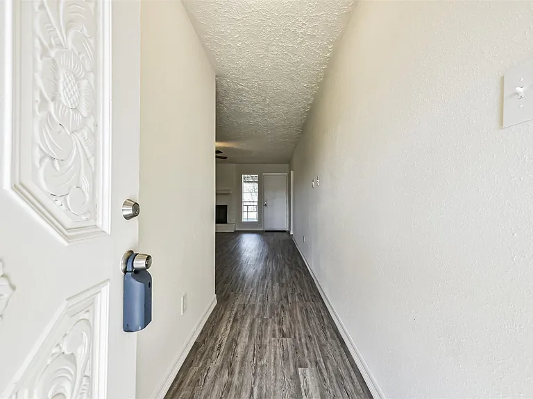 9563 Sutter Park Ln — Photo 2
