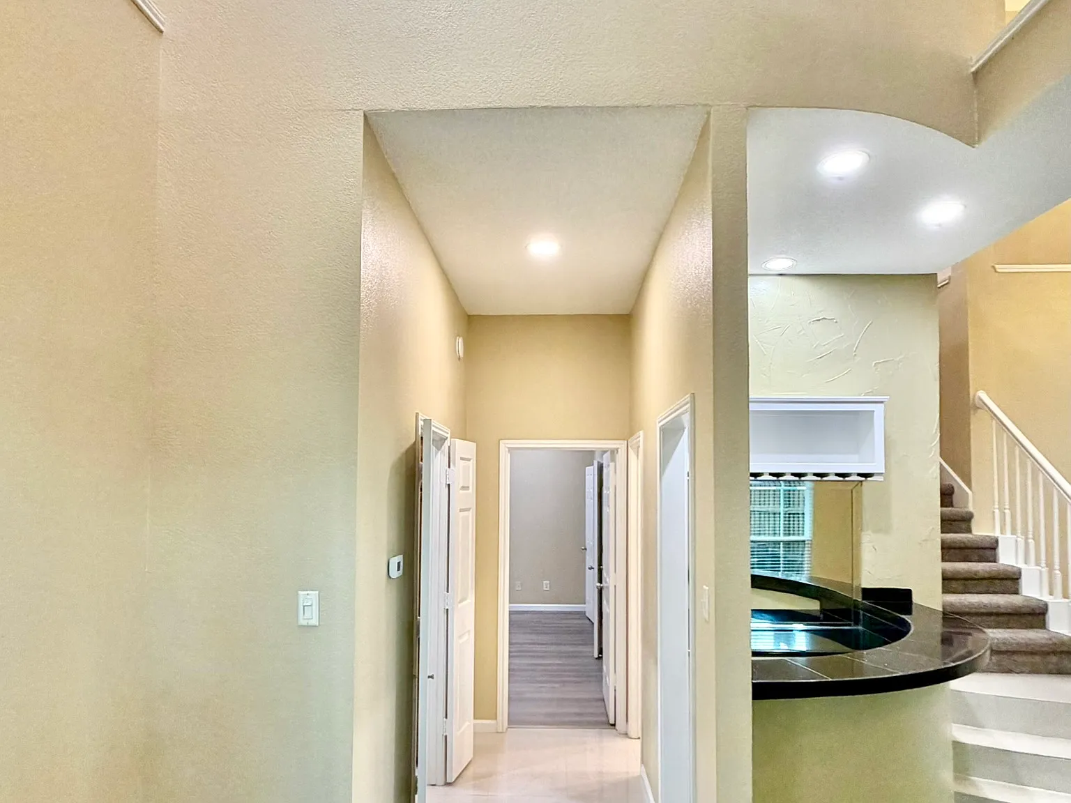 4 bed, 2.5 bath, 2390 sqft, $3,000 — Photo 4