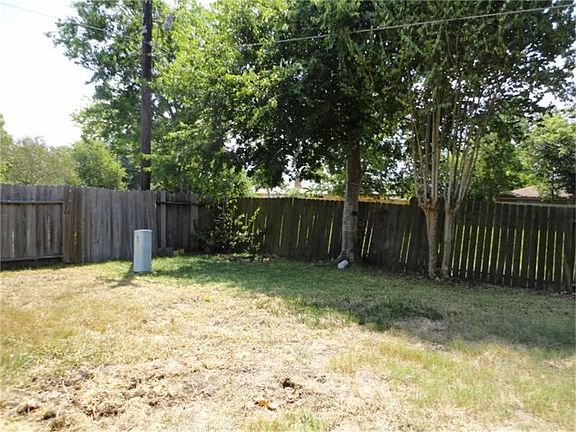 SPACIOUS BACK YARD W/O BACK NEIGHBOR