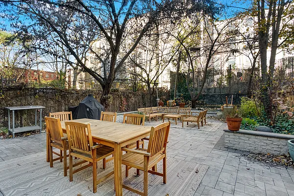 Rented by Twyford Real Estate | media 29