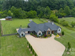 23 Benton Farms Ln, Horse Shoe, NC 28742