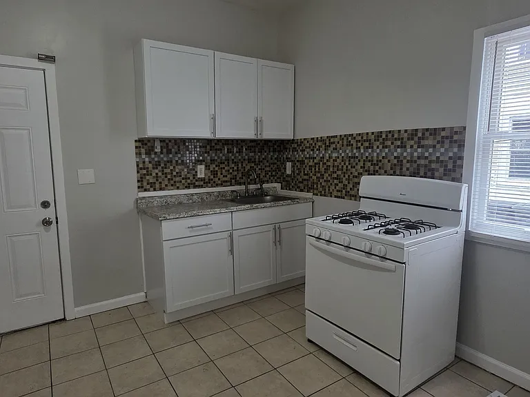 84 Sanford Ave #1 — Photo 15
