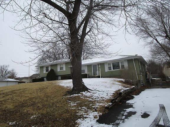 3rd image of 7800 Lee Dr