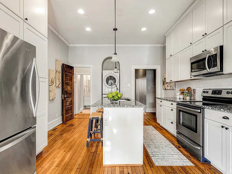 1208 W Franklin St #B — Photo 24