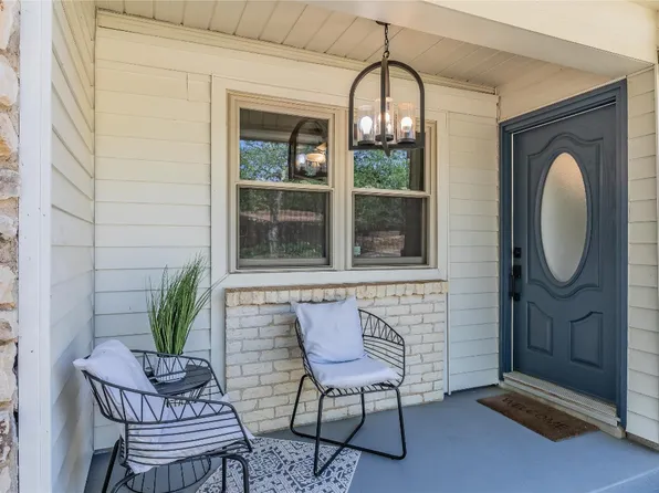 64 Stonegate Dr, Bedford, TX 76022