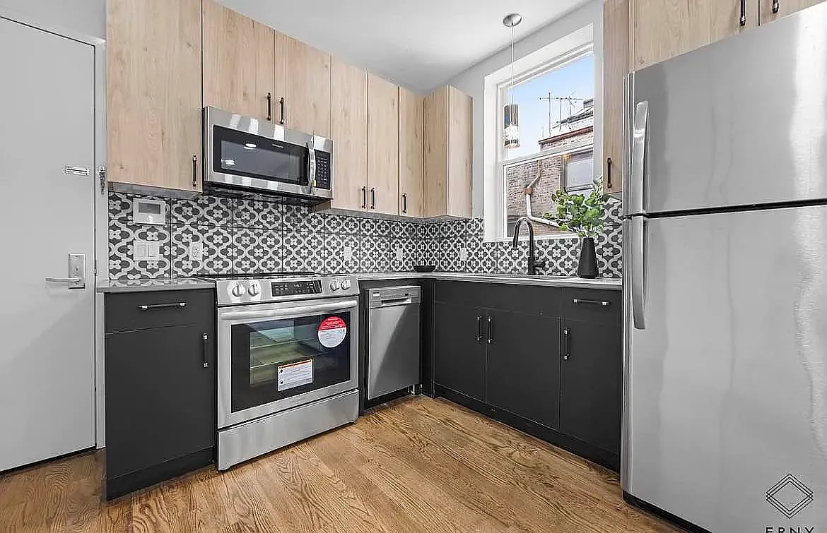 610 Maple Street — Photo 2