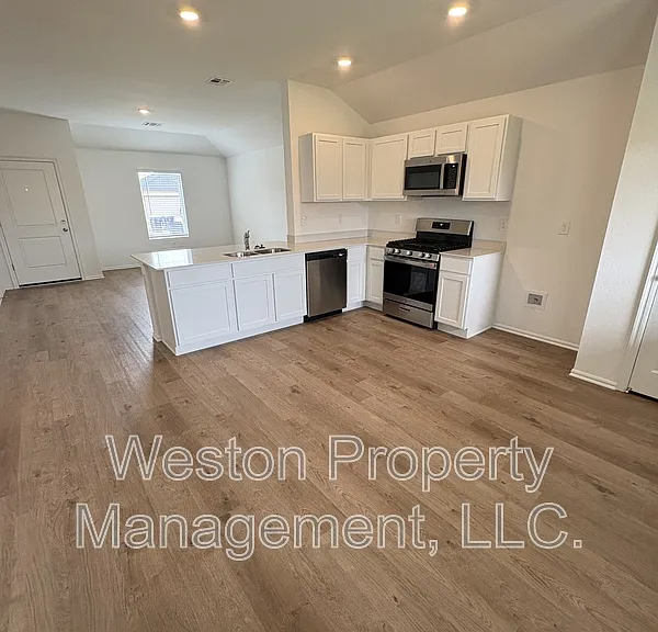 16209 Harvester Dr — Photo 4