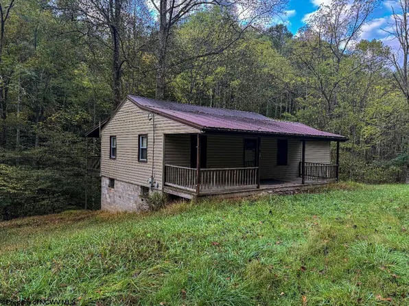 513 Barker Run Rd, Littleton, WV 26581