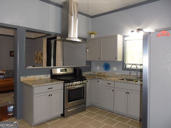 5th image of 305 Jackson St S