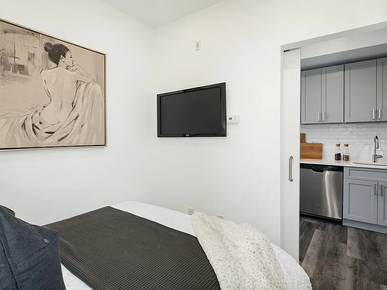 1245 Ridge Avenue — Photo 9