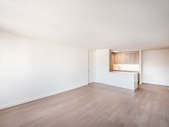 4th image of 220 E 72nd St APT 25B
