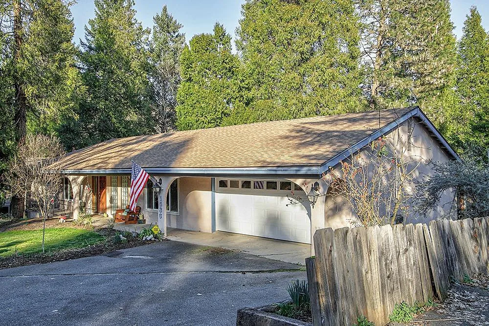 1536 NW B St photo 1