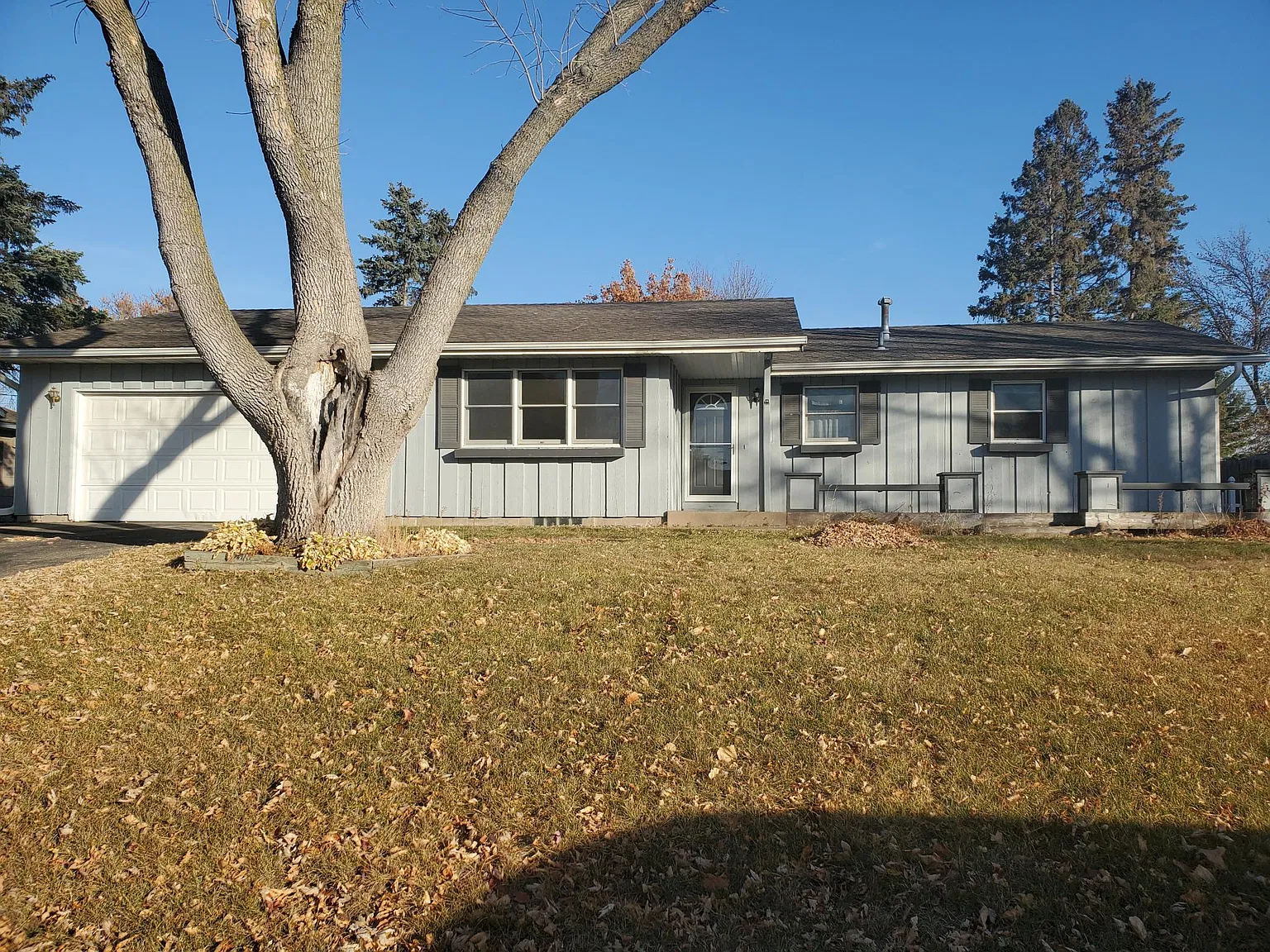 4 bed, 2012 sqft, $2,000 — Photo 1