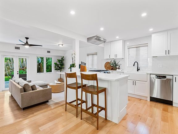 3rd image of 708 SE 9th Street