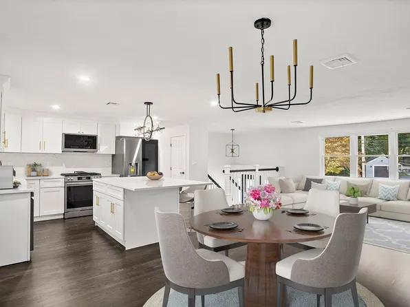 14 Crabapple Ln, Chelmsford, MA 01824