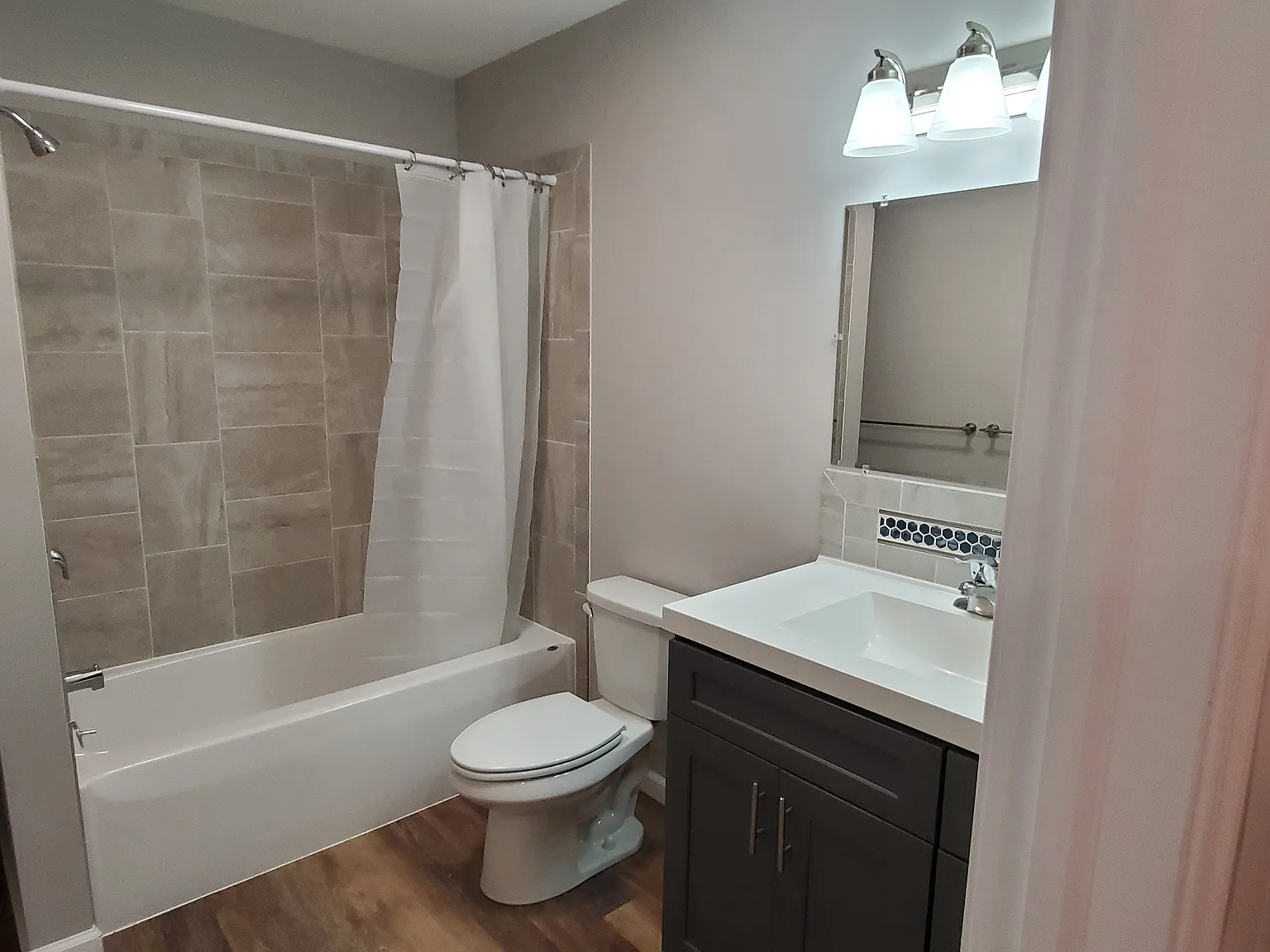2 bed, 1000 sqft, $1,600 — Photo 2