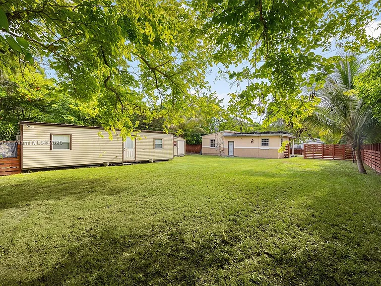 6401 SW 63rd Ct — Photo 18