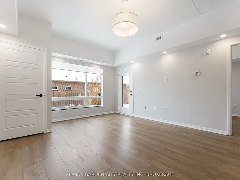 3998 Victoria Ave #110 — Photo 10