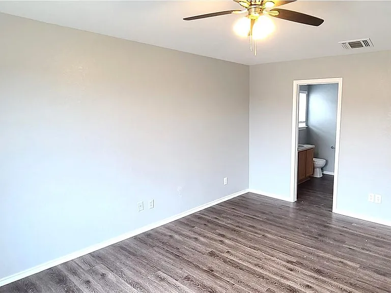 8506 Adams Hill Dr — Photo 10