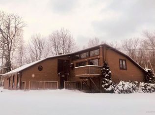 33 Friendship Dr, Manchester, ME 04351