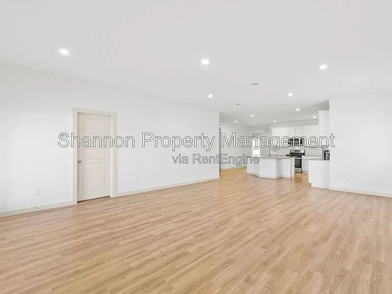7915 Murciana Dr — Photo 18