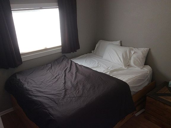 8'x9' bedroom with queen (not furnished)