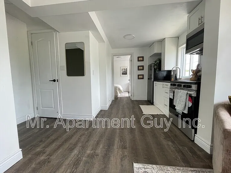 45 Saint Paul St W — Photo 4
