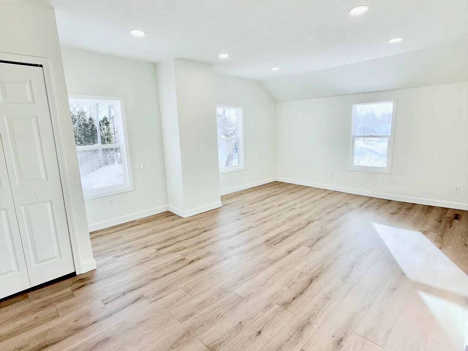 2 bed, 950 sqft, $1,650 — Photo 2